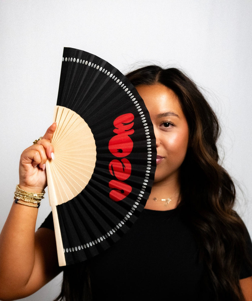 KE-FENE FAN / BLACK with a female model holding it